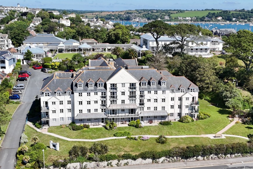 Cliff Road, Bay Court Cliff Road, TR11