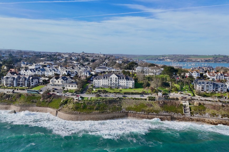 Cliff Road, Bay Court Cliff Road, TR11