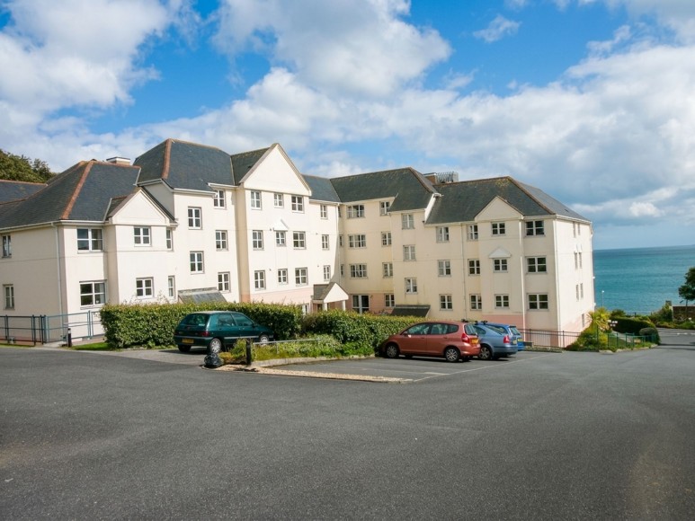 Cliff Road, Bay Court Cliff Road, TR11