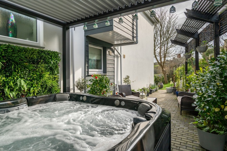 Polsethow, Penryn, TR10