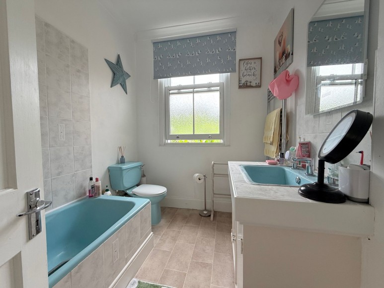 Avenue Road, Falmouth, TR11