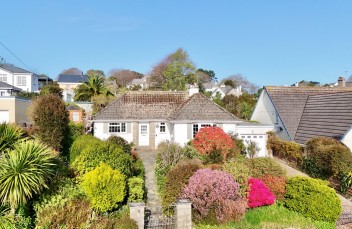 2 Tredova Crescent, Falmouth, TR11