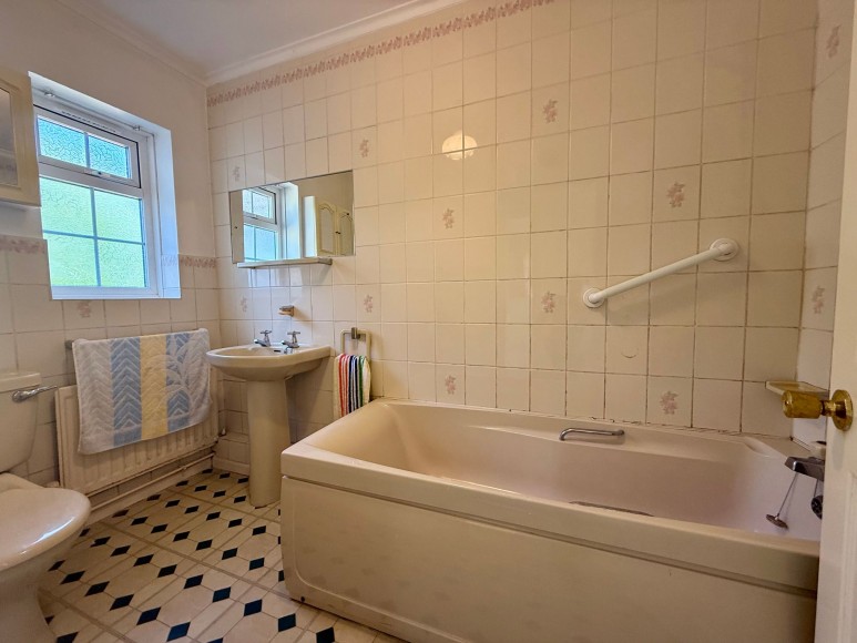 Tredova Crescent, Falmouth, TR11