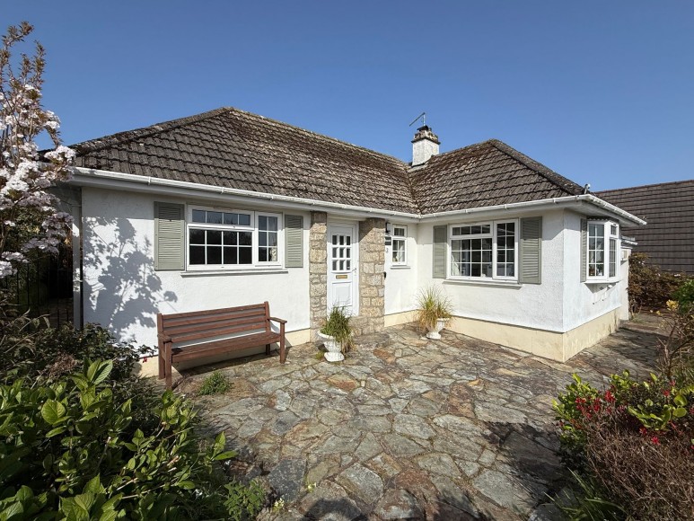 2 Tredova Crescent, Falmouth, TR11