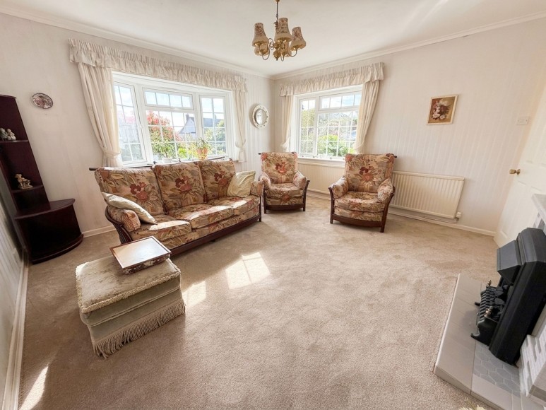 2 Tredova Crescent, Falmouth, TR11