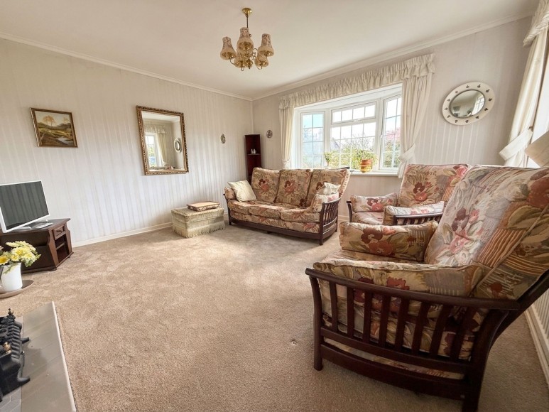 2 Tredova Crescent, Falmouth, TR11