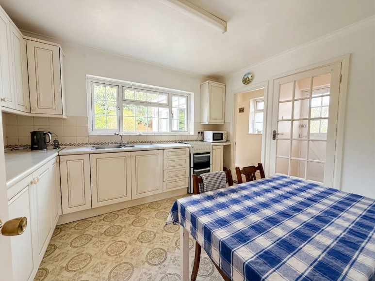 2 Tredova Crescent, Falmouth, TR11
