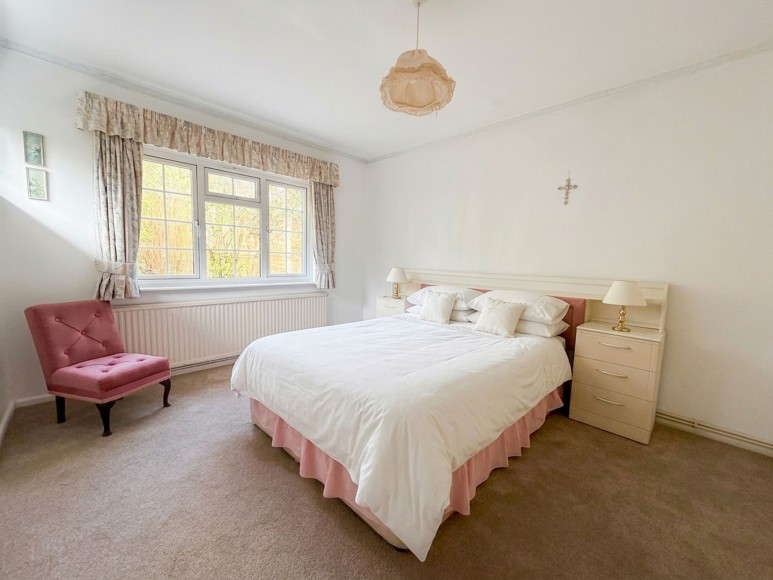 2 Tredova Crescent, Falmouth, TR11