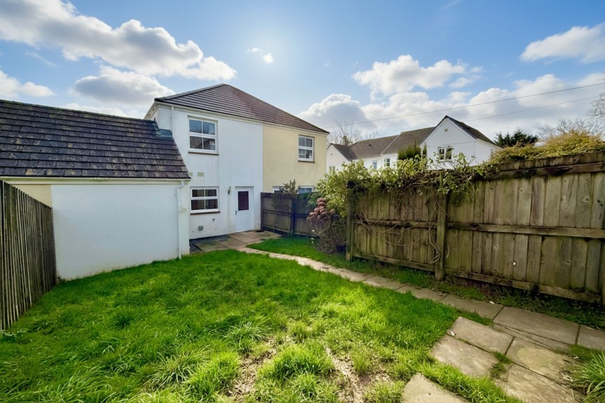 Round Ring Gardens, Penryn, TR10