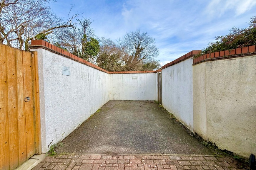 Round Ring Gardens, Penryn, TR10