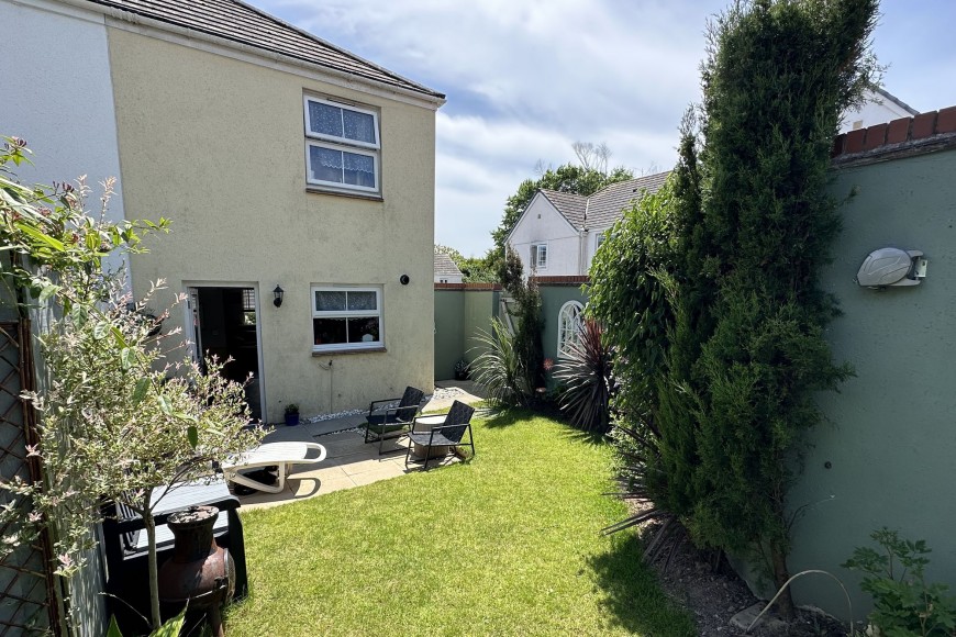 Round Ring Gardens, Penryn, TR10
