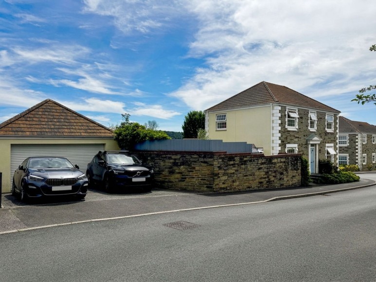 Round Ring Gardens, Penryn, TR10