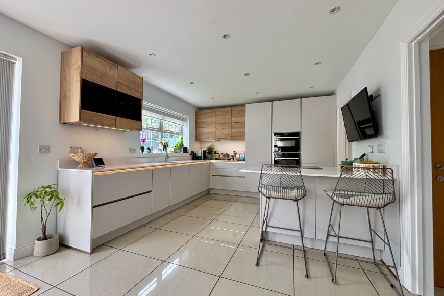 Round Ring Gardens, Penryn, TR10