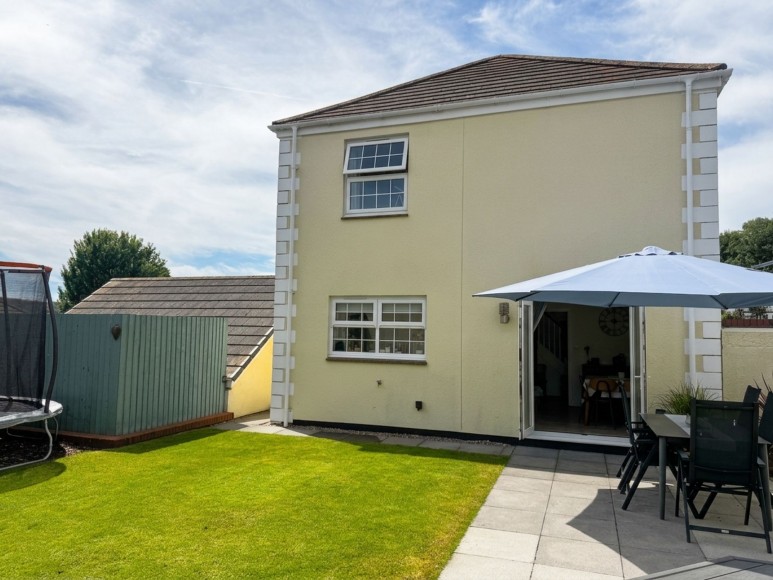 Round Ring Gardens, Penryn, TR10