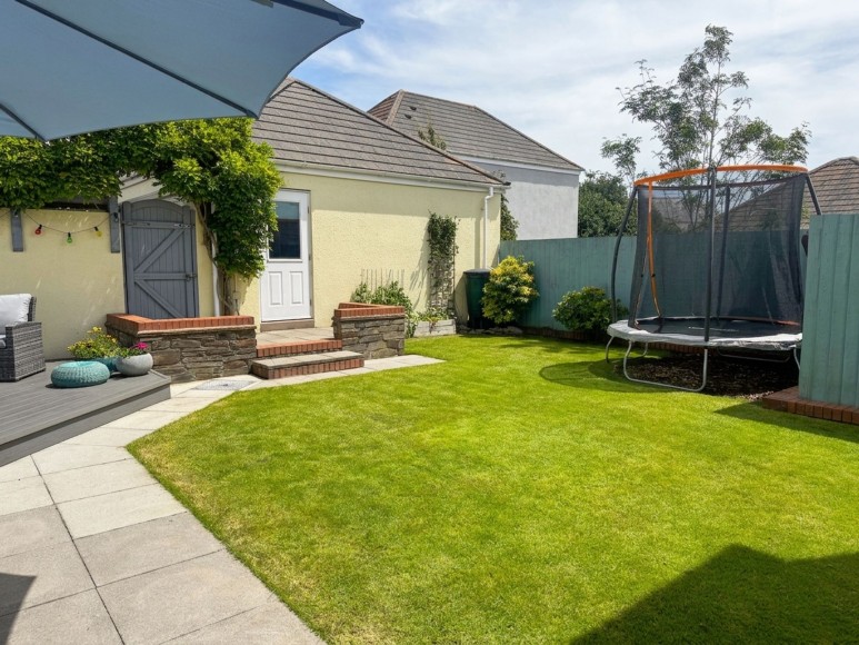 Round Ring Gardens, Penryn, TR10