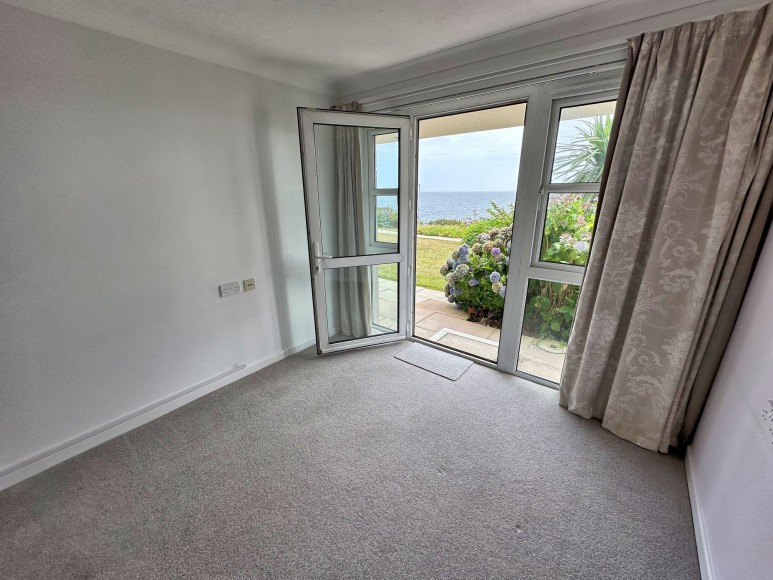 Cliff Road, Bay Court Cliff Road, TR11