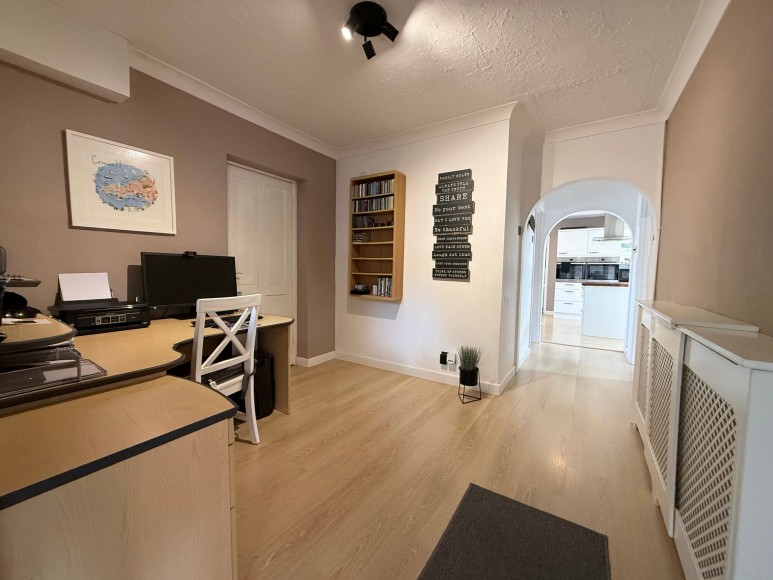 Maenporth Road, Maenporth, TR11