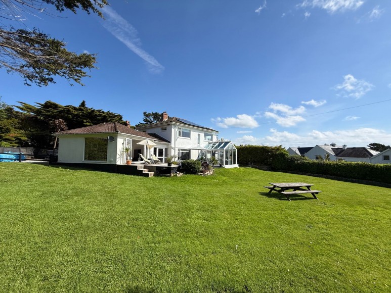 Maenporth Road, Maenporth, TR11
