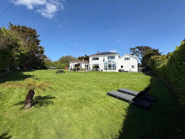 Maenporth Road, Maenporth, TR11