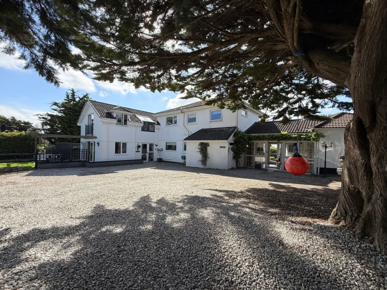 Maenporth Road, Maenporth, TR11