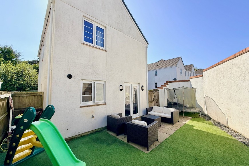Round Ring Gardens, Penryn, TR10