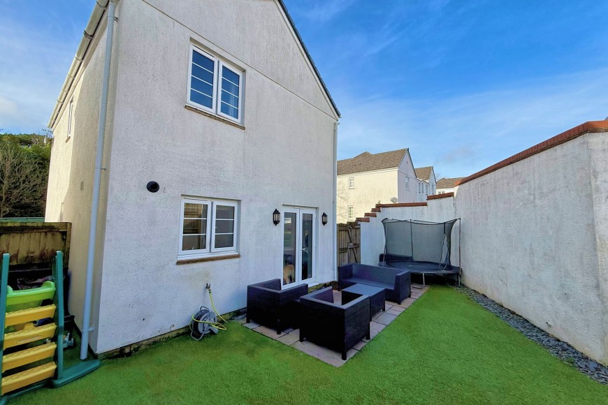 Round Ring Gardens, Penryn, TR10