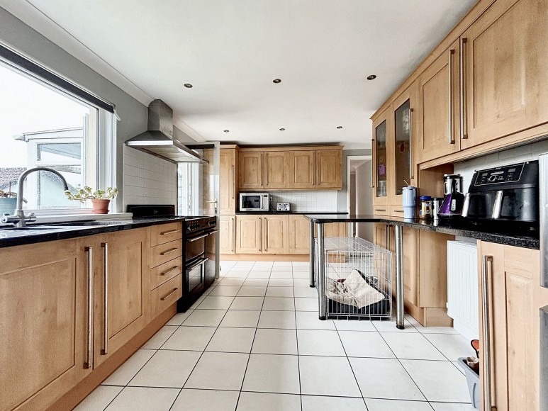 Woodland Avenue, Penryn, TR10