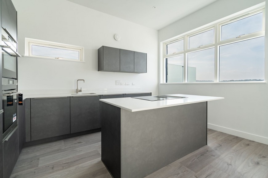 Waters Edge North Parade, Falmouth, TR11