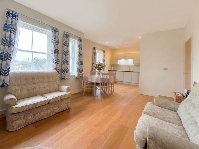 Emslie Road, Gyllyngdune Manor Emslie Road, TR11