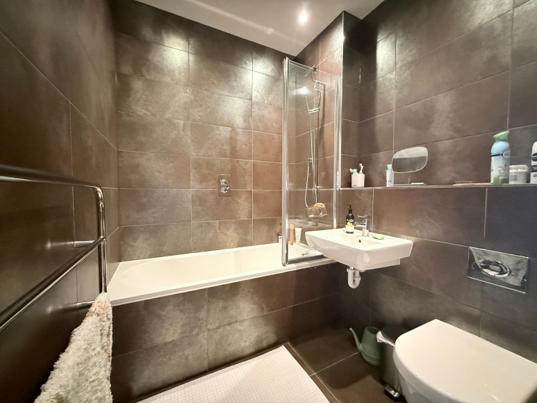 Emslie Road, Gyllyngdune Manor Emslie Road, TR11