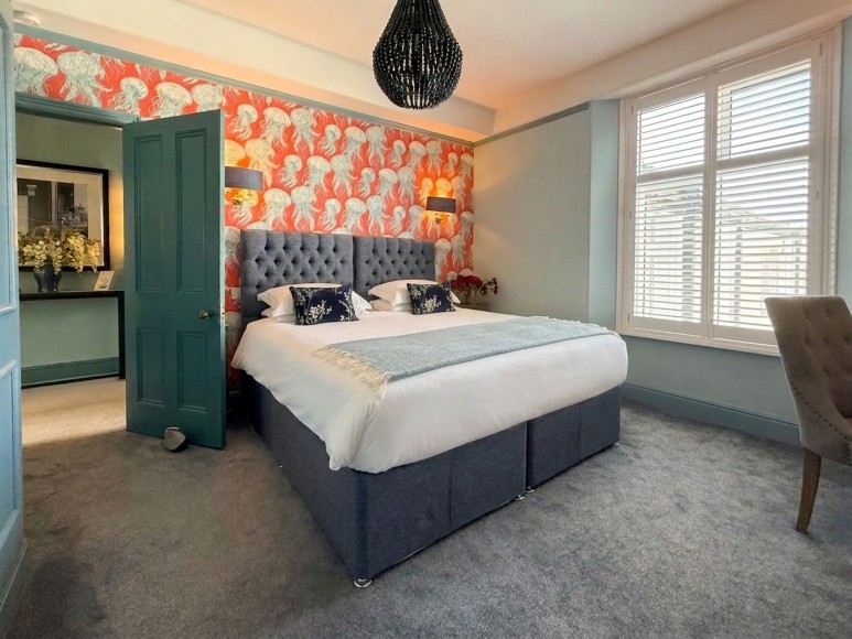 Gyllyngvase Terrace, Falmouth, TR11