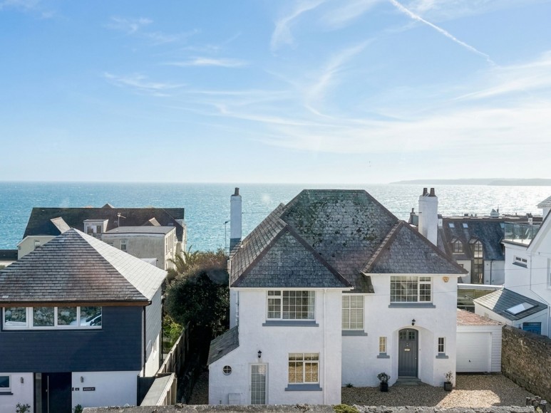 Gyllyngvase Terrace, Falmouth, TR11
