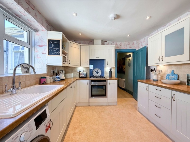 Gyllyngvase Terrace, Falmouth, TR11