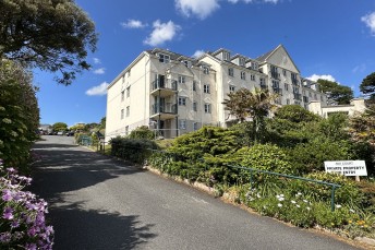 Cliff Road, Bay Court Cliff Road, TR11