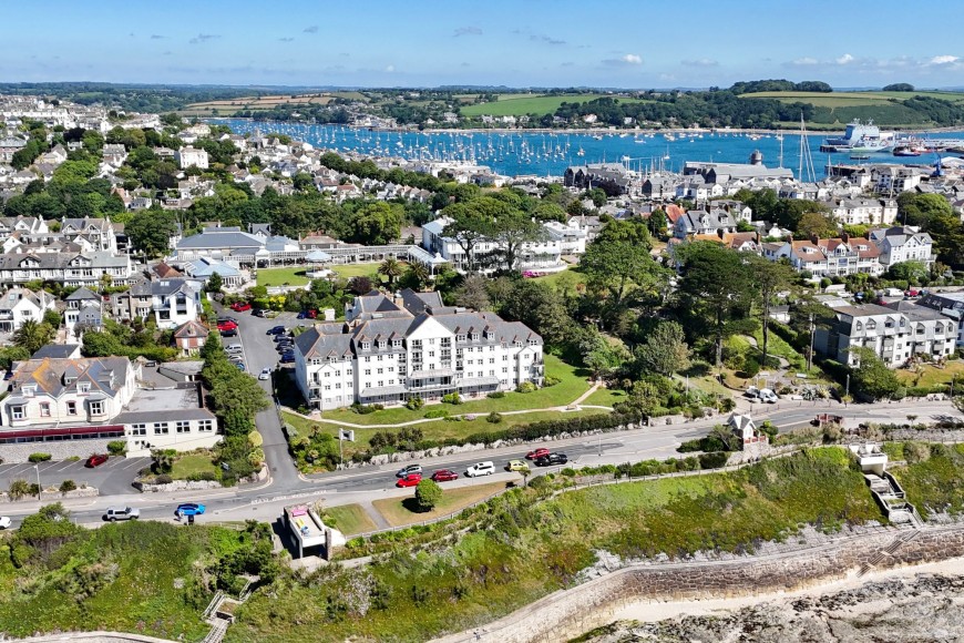 Cliff Road, Bay Court Cliff Road, TR11