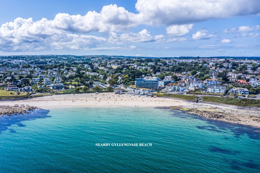 Cliff Road, Bay Court Cliff Road, TR11
