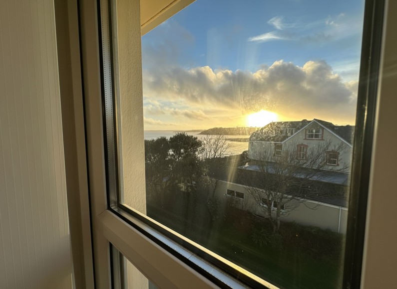 Cliff Road, Bay Court Cliff Road, TR11