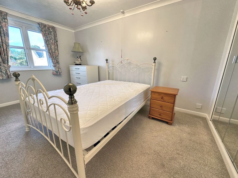 Cliff Road, Bay Court Cliff Road, TR11