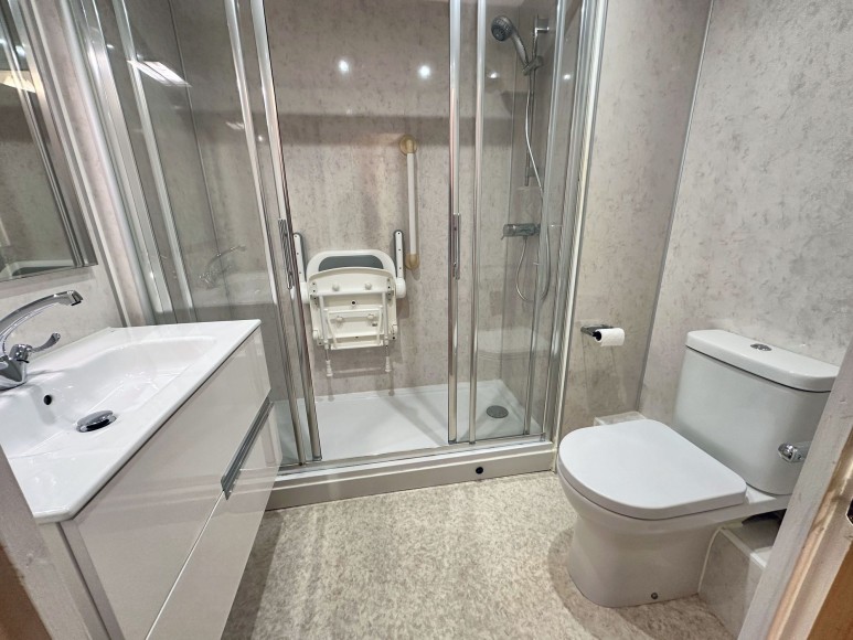 Cliff Road, Bay Court Cliff Road, TR11