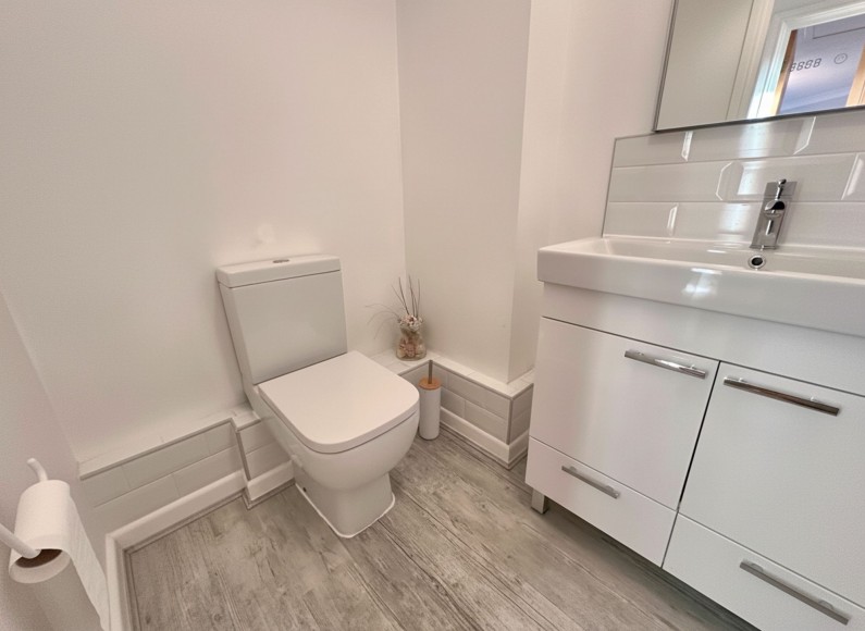 Cliff Road, Bay Court Cliff Road, TR11