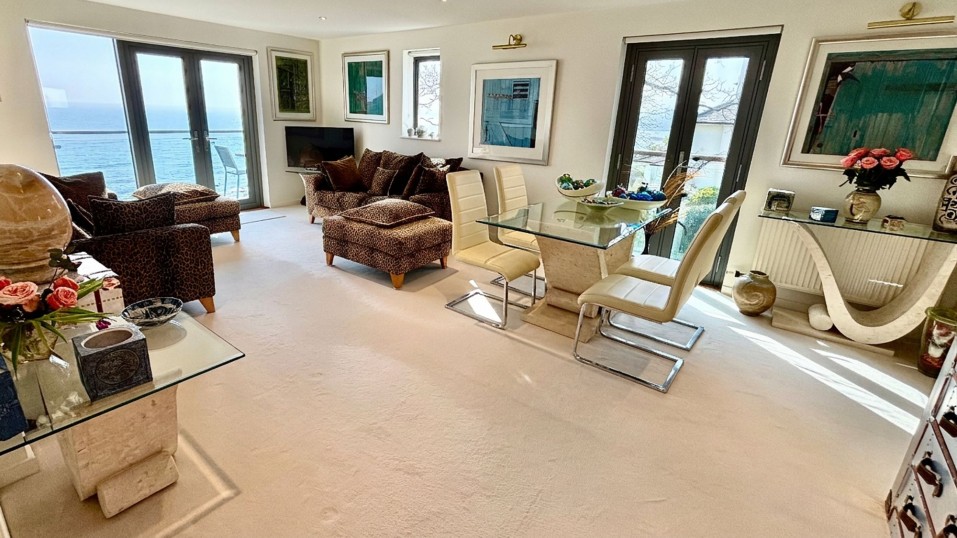 Cliff Road, The Strand Cliff Road, TR11