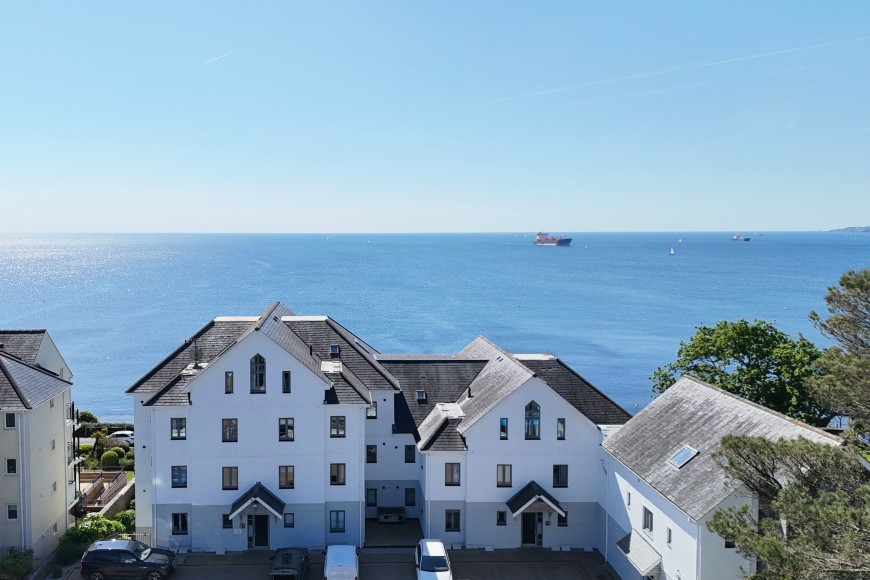 Cliff Road, The Strand Cliff Road, TR11