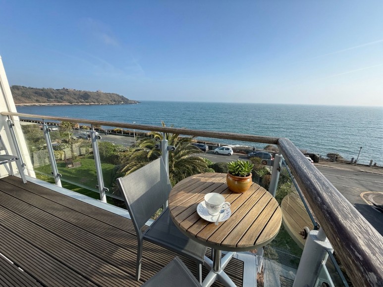 Cliff Road, The Strand Cliff Road, TR11