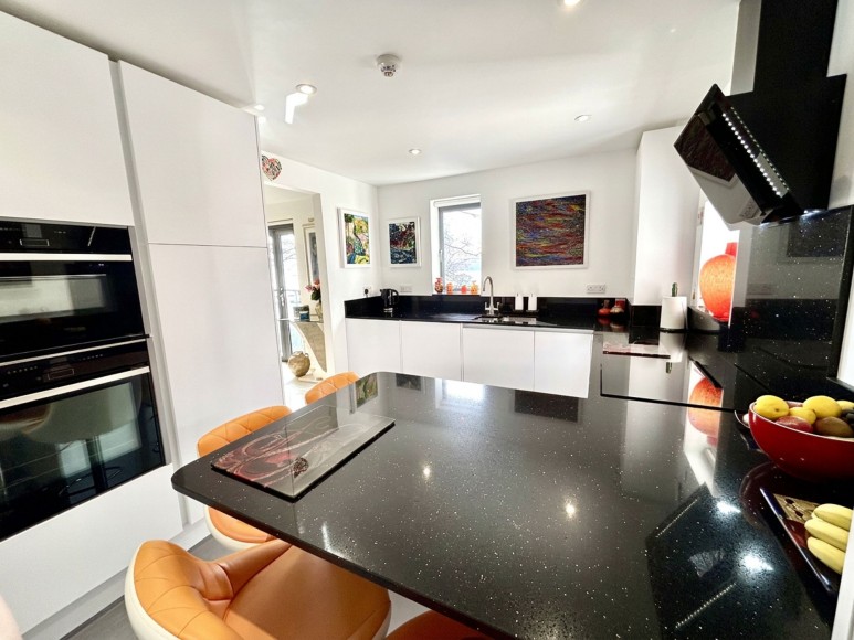 Cliff Road, The Strand Cliff Road, TR11