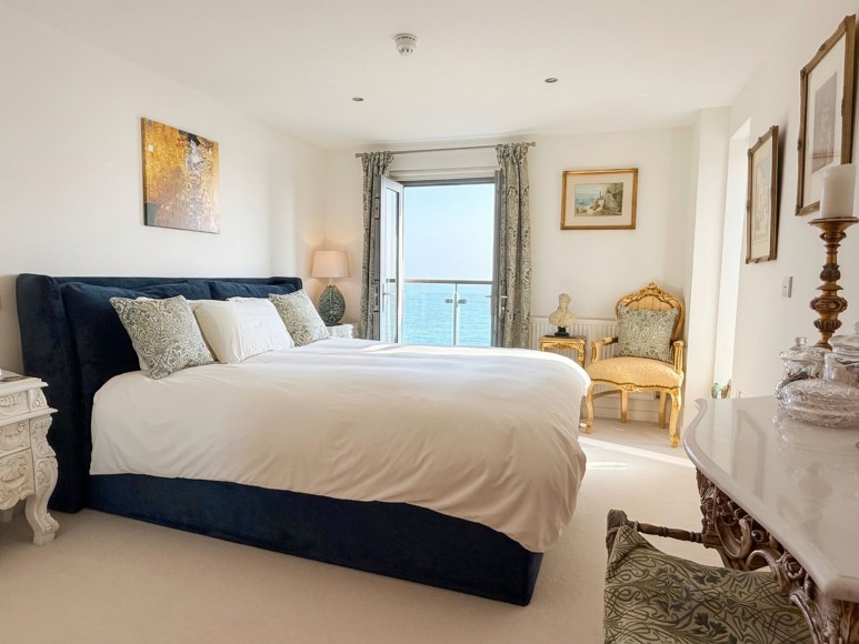 Cliff Road, The Strand Cliff Road, TR11