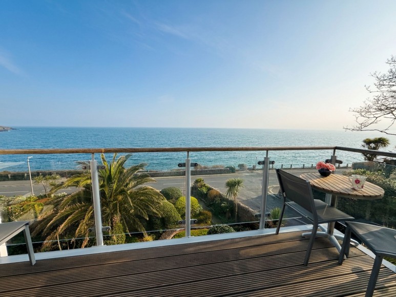 Cliff Road, The Strand Cliff Road, TR11