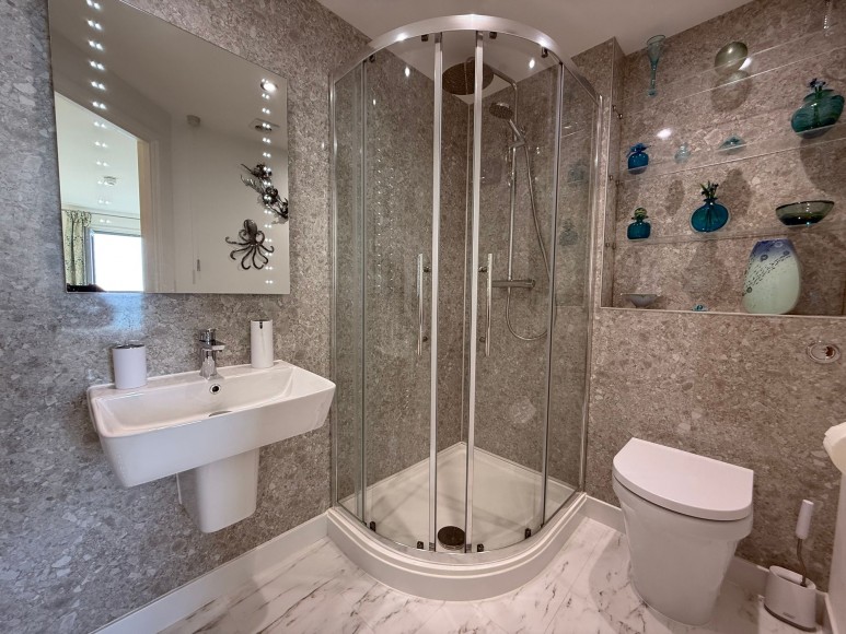 Cliff Road, The Strand Cliff Road, TR11