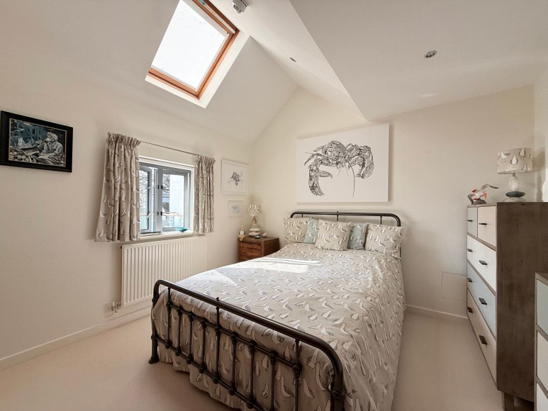 Cliff Road, The Strand Cliff Road, TR11