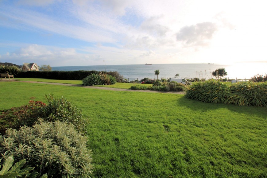Cliff Road, Bay Court Cliff Road, TR11