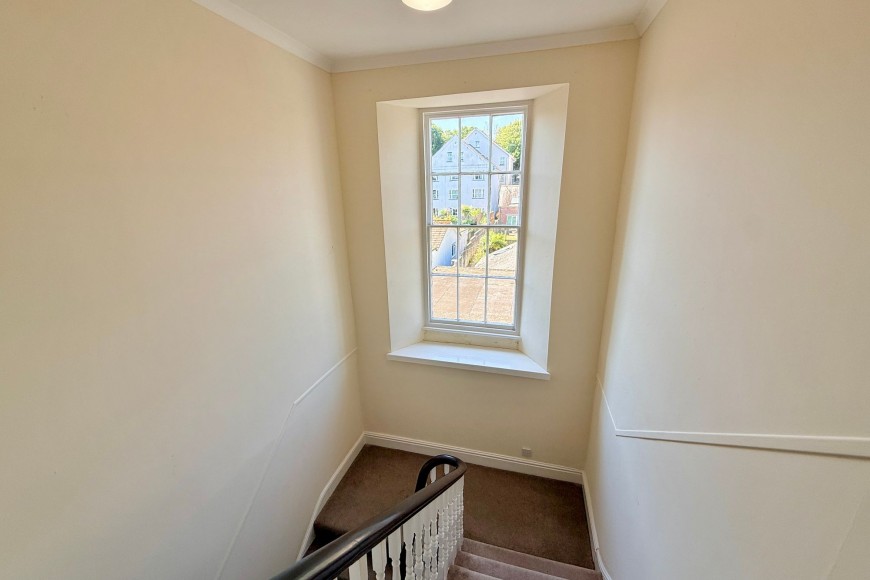 Grove Place, Quayside, TR11